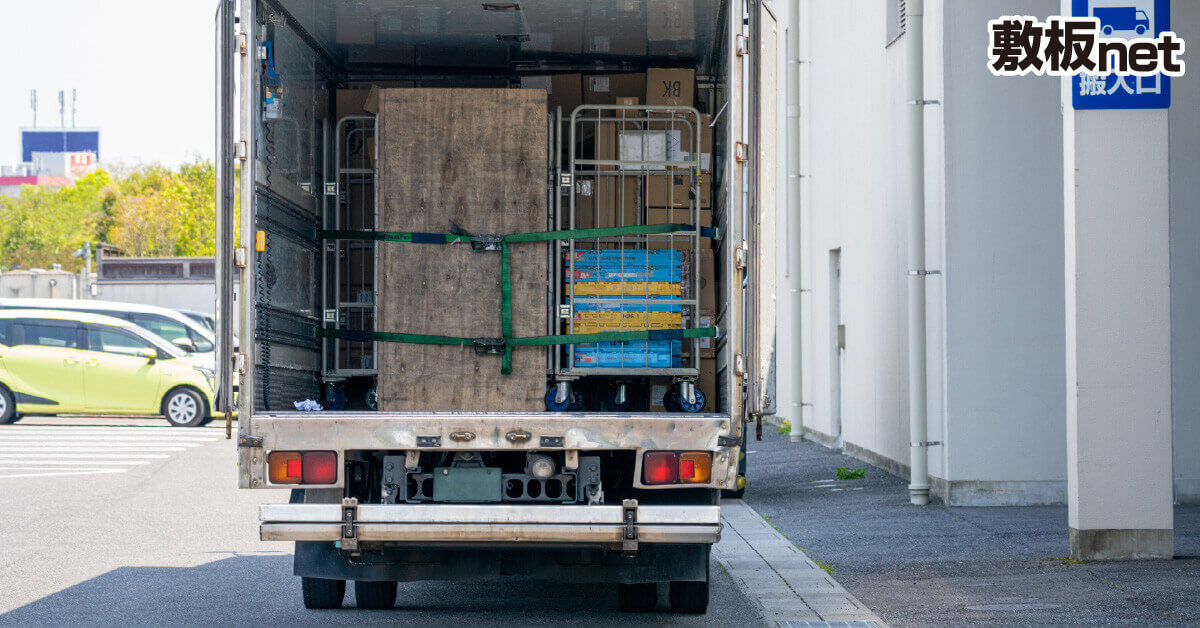 トラックの荷積みイメージ